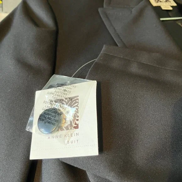 Anne Klein 2 pc Black Suit - Picture 14 of 15